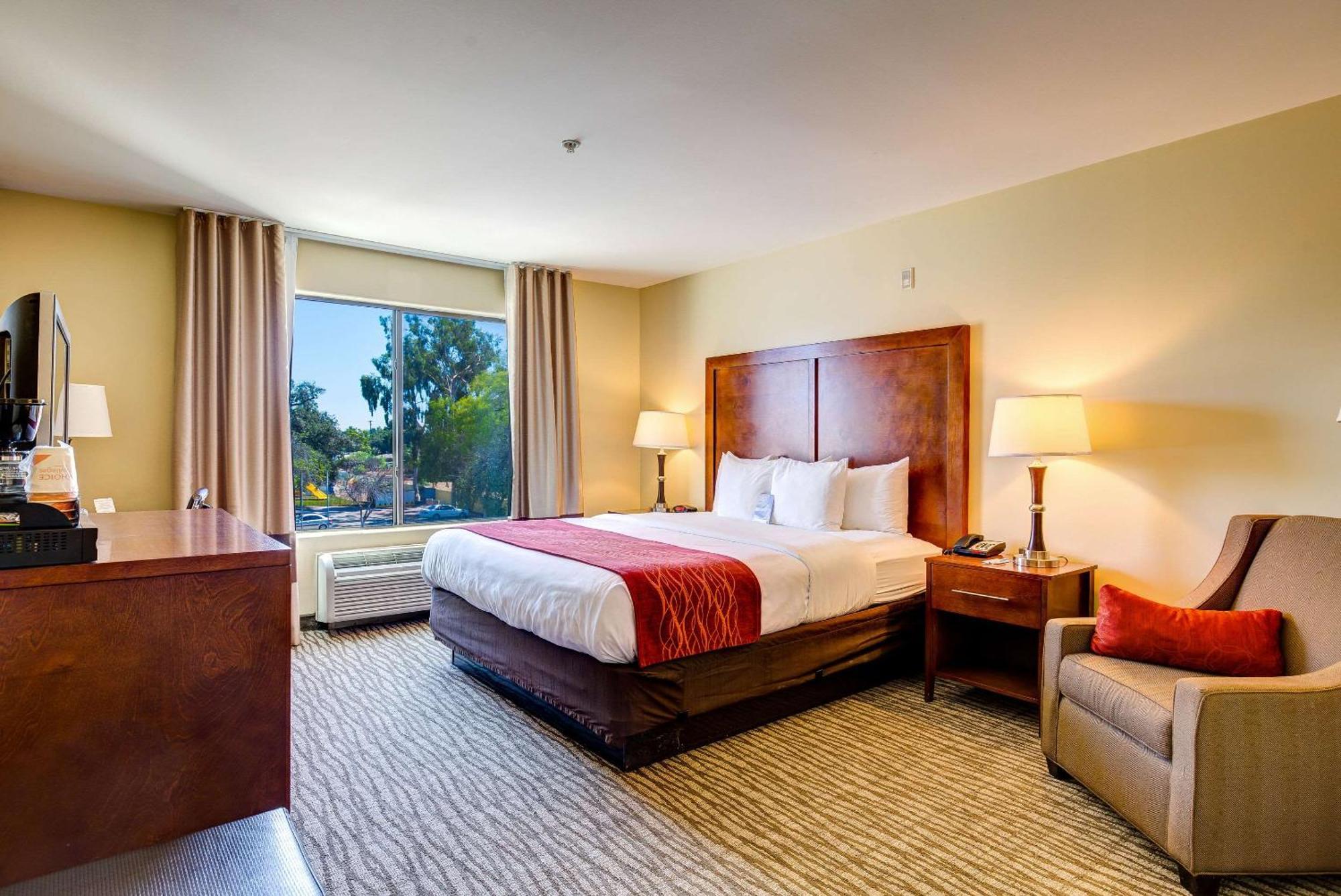 Comfort Inn Pomona Near Fairplex Екстер'єр фото