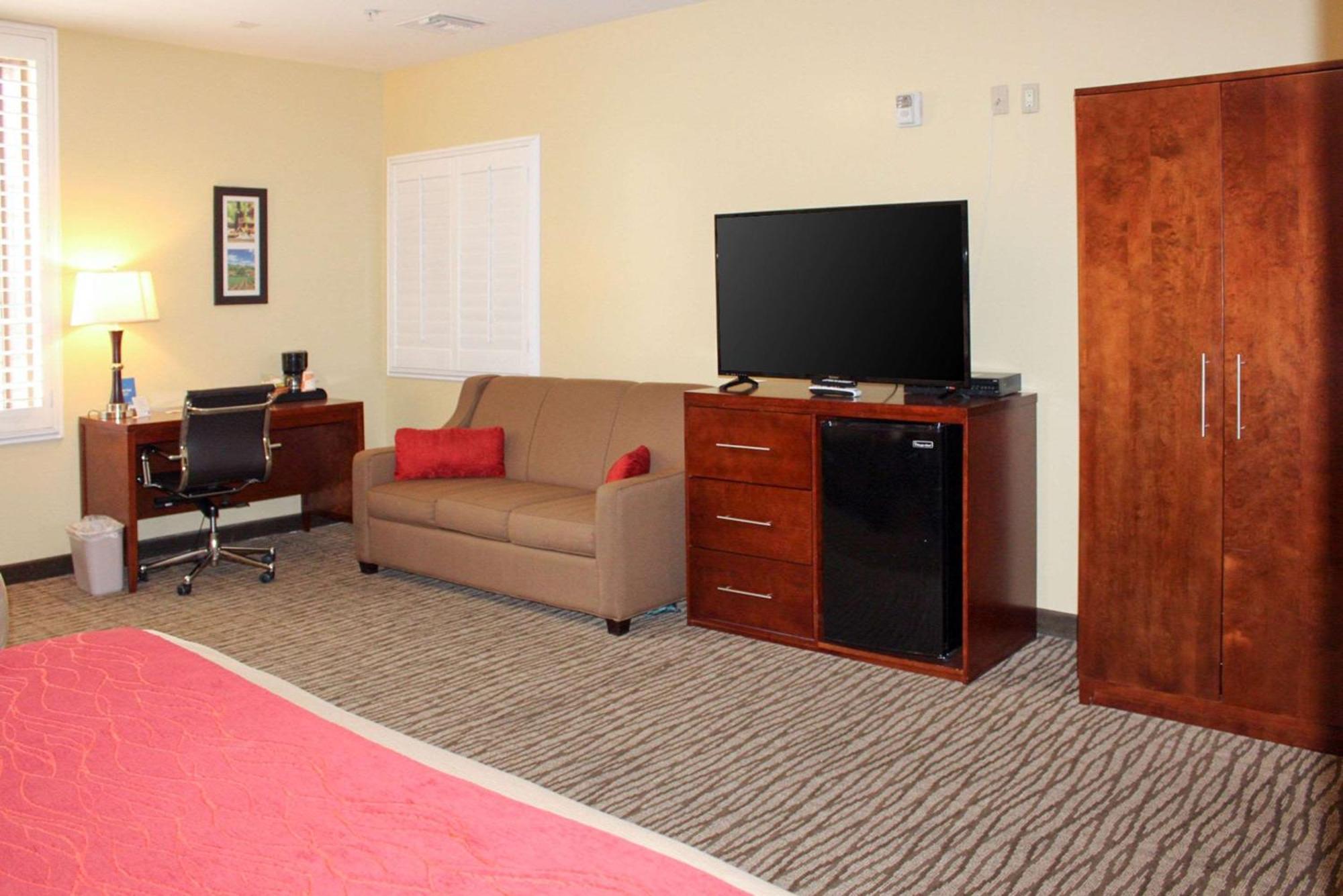 Comfort Inn Pomona Near Fairplex Екстер'єр фото